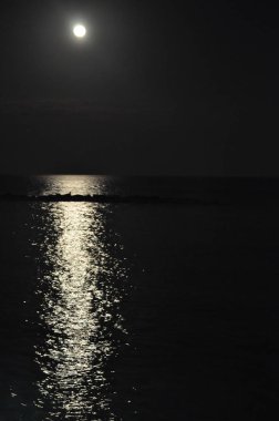 Güzel gece doğal deniz manzarası