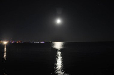 Güzel gece doğal deniz manzarası