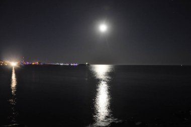 Güzel gece doğal deniz manzarası