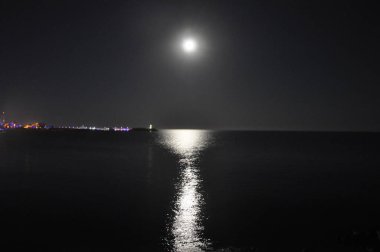 Güzel gece doğal deniz manzarası