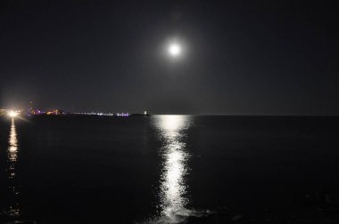 Güzel gece doğal deniz manzarası