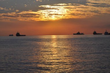 Güzel gün batımı doğal deniz manzara