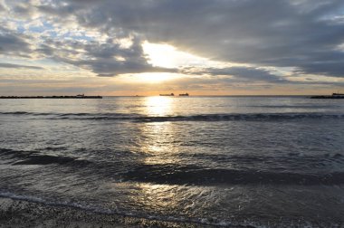 Güzel gün batımı doğal deniz manzara