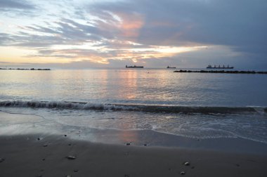 Güzel gün batımı doğal deniz manzara