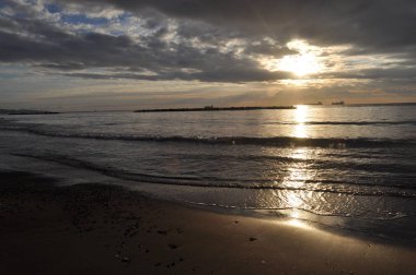 Güzel gün batımı doğal deniz manzara