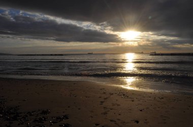 Güzel gün batımı doğal deniz manzara