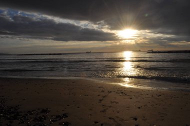 Güzel gün batımı doğal deniz manzara