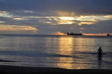 Güzel gün batımı doğal deniz manzara