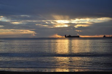 Güzel gün batımı doğal deniz manzara