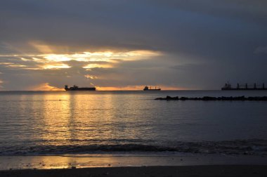 Güzel gün batımı doğal deniz manzara