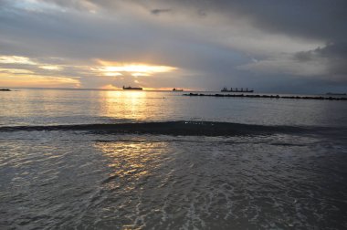 Güzel gün batımı doğal deniz manzara
