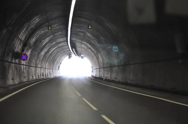 Pequena Estrada Túnel — Fotografia de Stock