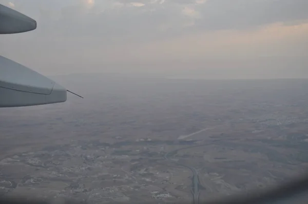 Die Schöne Aussicht Aus Dem Flugzeugfenster Wolke Und Land — Stockfoto