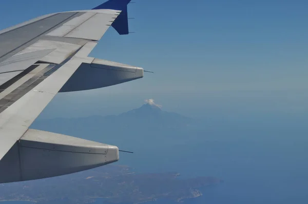 飛行機の窓からの美しい眺め アトス山 — ストック写真