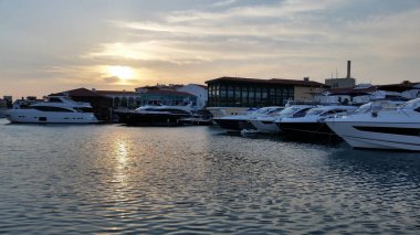 Kıbrıs'ta güzel Limasol Marina