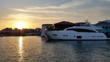 Kıbrıs'ta güzel Limasol Marina