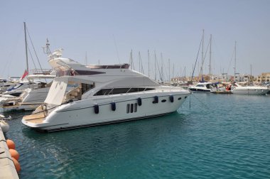 Kıbrıs'ta güzel Limasol Marina