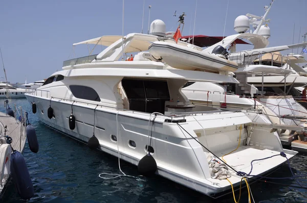 Kıbrıs'ta güzel Limasol Marina