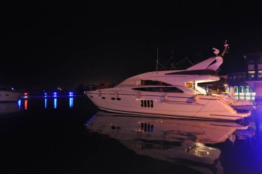 Kıbrıs'ta güzel Gece Limasol Marina