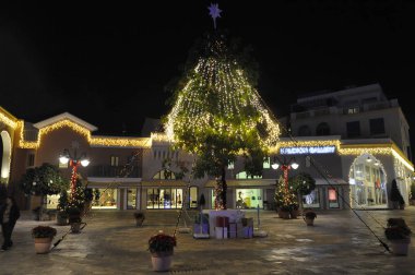 Kıbrıs'ta güzel Noel Gecesi Limasol Marina