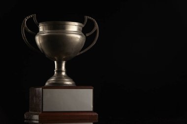 Trophy üzerinde siyah arka plan, yakın çekim