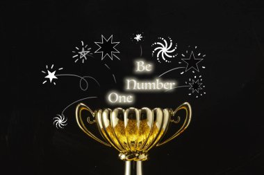 blackboard kutluyor ve havai fişek ile metin önünde kupa numara olmak