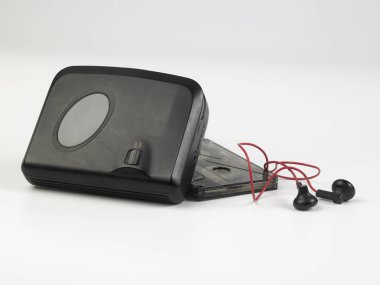 Beyaz arka plan üzerinde Vintage kaset çalar