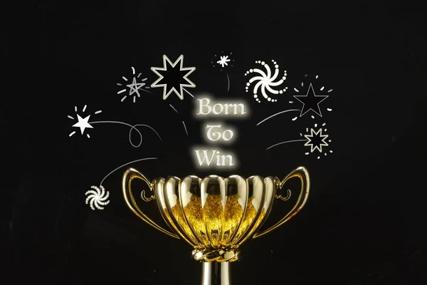 Трофей Перед Школьной Доской Празднует Фейерверк Текст Рожденный Выиграть — стоковое фото