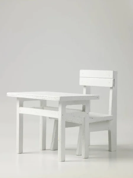 Mobilier Scolaire Miniature Bois Sur Fond Blanc — Photo