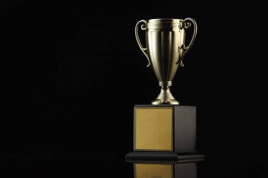 Trophy üzerinde siyah arka plan, yakın çekim