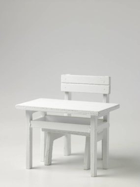 Masa ve sandalye beyaz zemin üzerine minyatür