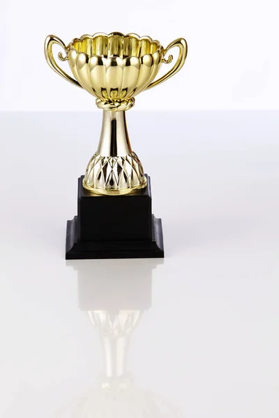 Золотой Трофей Белом Фоне — стоковое фото