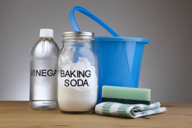  Kabartma tozu ile sirke, doğal karışımı etkili ev temizliği için