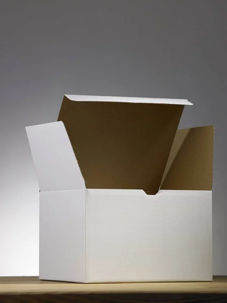 Boş Beyaz Kağıt Kutusu Ahşap Tablo — Stok fotoğraf