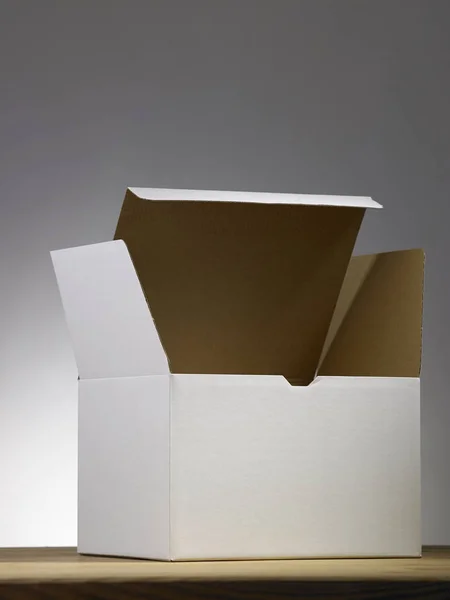 Caja Papel Blanco Blanco Sobre Mesa Madera — Foto de Stock