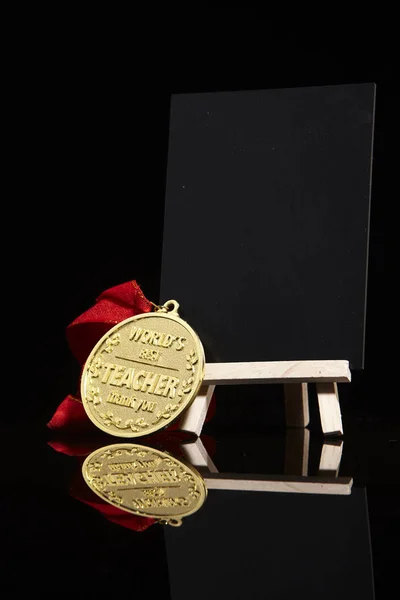 Goldene Medaille Für Lehrer Als Anerkennung — Stockfoto
