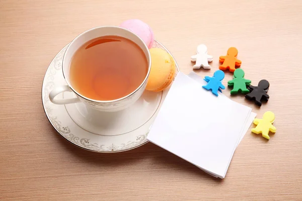 Xícara Chá Macarons Com Nota Branco Para Mensagem — Fotografia de Stock