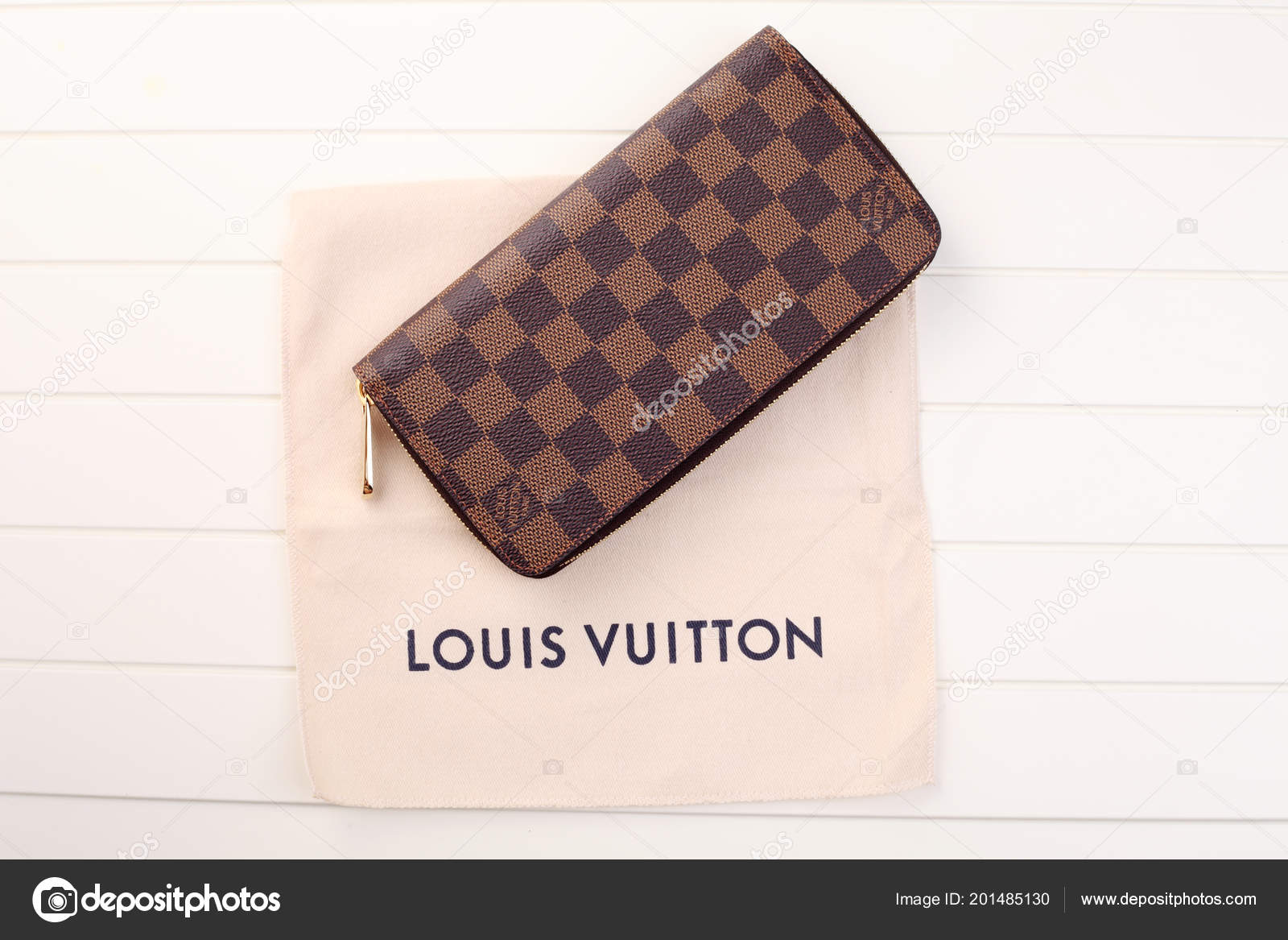 Kuala Lumpur Malaysia December 2016 Louis Vuitton Wallet White Background –  Stock Editorial Photo © eskaylim #201485130
