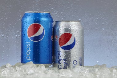 Kuala Lumpur, Malezya - 14 Şubat 2017: kutu Pepsi beyaz zemin üzerine