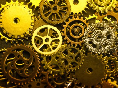 Konsept saat metal dişliler koyu arka plan üzerinde görünümü top