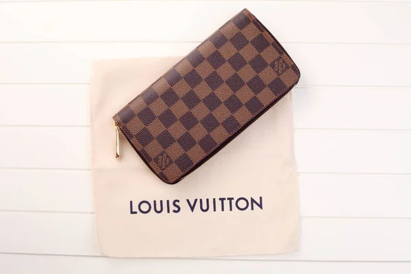 Kuala Lumpur Malaysien Dezember 2016 Louis Vuitton Wallet Auf Weißem — Stockfoto