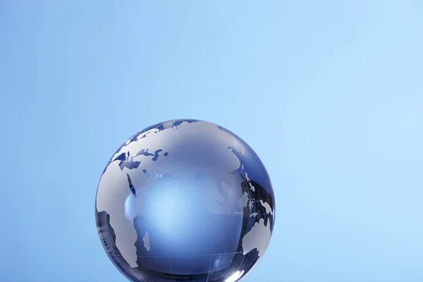 Close Van Glazen Globe Blauwe Achtergrond — Stockfoto