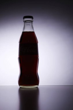 Kuala Lumpur, Malezya - 6 Haziran, 2017: Coca Cola beyaz arka plan üzerinde
