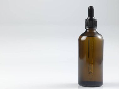 Esans veya kahverengi şişe masaj yağı