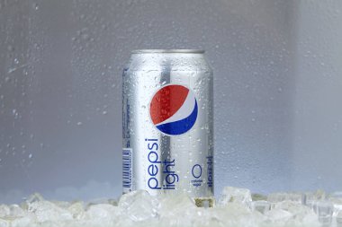 Kuala Lumpur, Malezya - 14 Şubat 2017: kutu Pepsi beyaz zemin üzerine