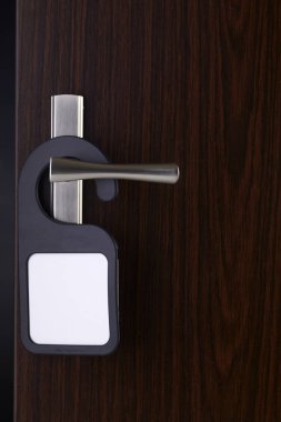 Kapı kolu asılı boş kapı işareti