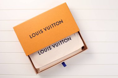 Kuala Lumpur, Malezya - 19 Aralık 2016: Louis Vuitton Anmalık kutular cüzdan için 