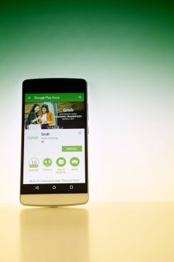 Kuala Lumpur, Malezya - 22 Mayıs 2017: araba uygulama akıllı telefonda tut