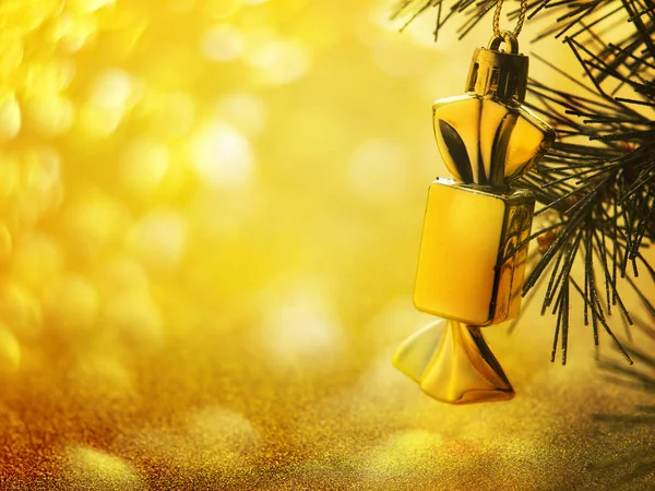 Weihnachtsschmuck Auf Goldenem Hintergrund — Stockfoto