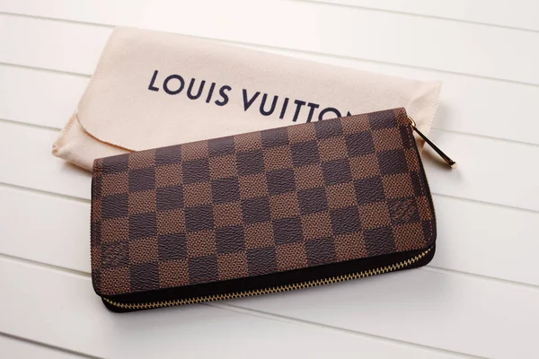 Kuala Lumpur Malajzia 2016 December Louis Vuitton Pénztárca Fehér Háttér — Stock Fotó